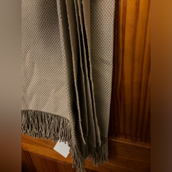 SFERRA
Bristol Throw - Picture 6 of 7